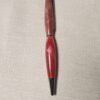 Stylo en résine rouge