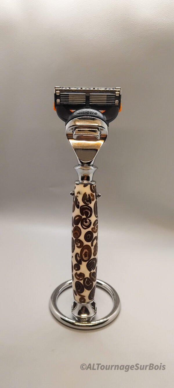 IMG_20251009_182635 Rasoir résine époxy et grain de café